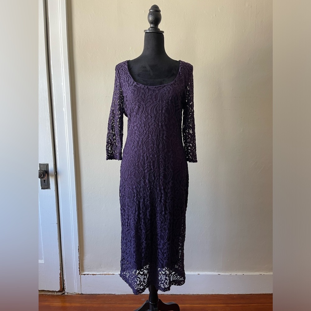 NWOT Eva Mendes Plum lace dress, see thru sleeves, zip w/clasp back, size 10